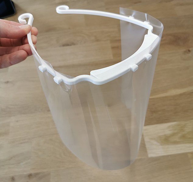 634px-3D-printed_visor-Heliox_Lab-01