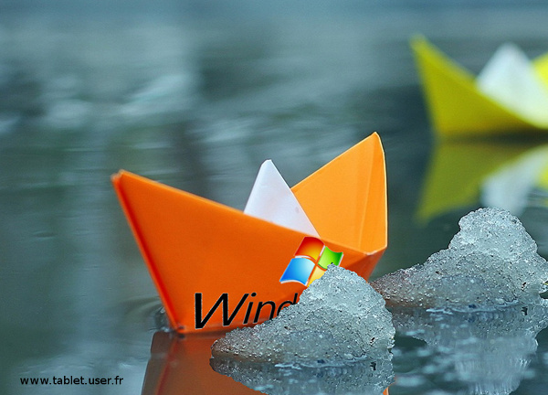Small-paper-boats-in-water_1600x900